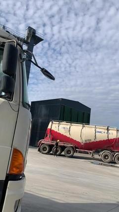 PO425散装水泥水泥车汽车销售 高效运输与市场机遇